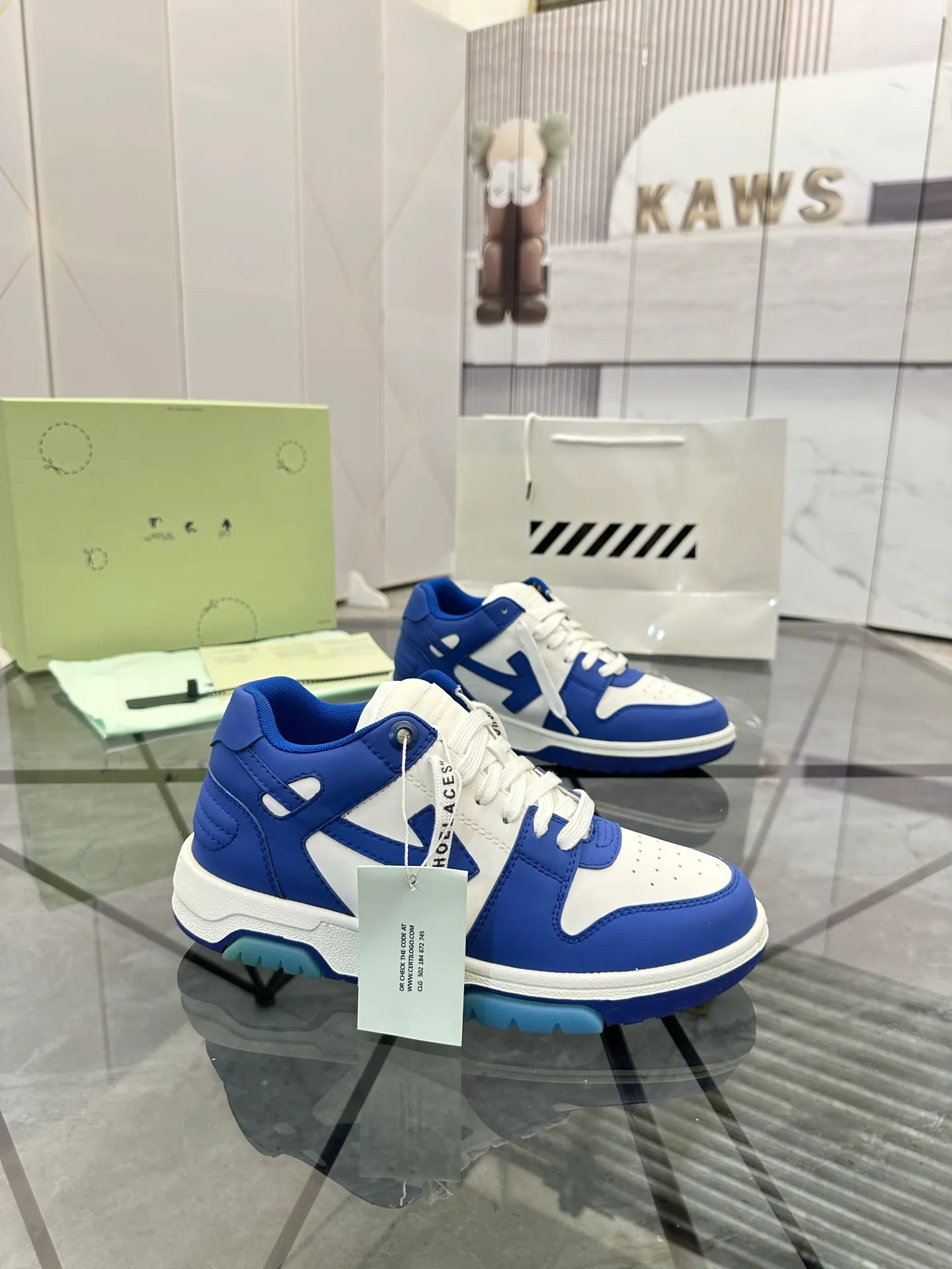 Selling men's shoes 💰: 💰P560¥ High-end top quality (leather buckle plus 10) Product trademark: OFF WHITE * "OFF WHITE*" low-top casual shoes Regular size: 35-45 (can be customized to 46) Couple style Product material: imported first-layer cowhide leather upper, breathable lining, original outsole. No.: H203